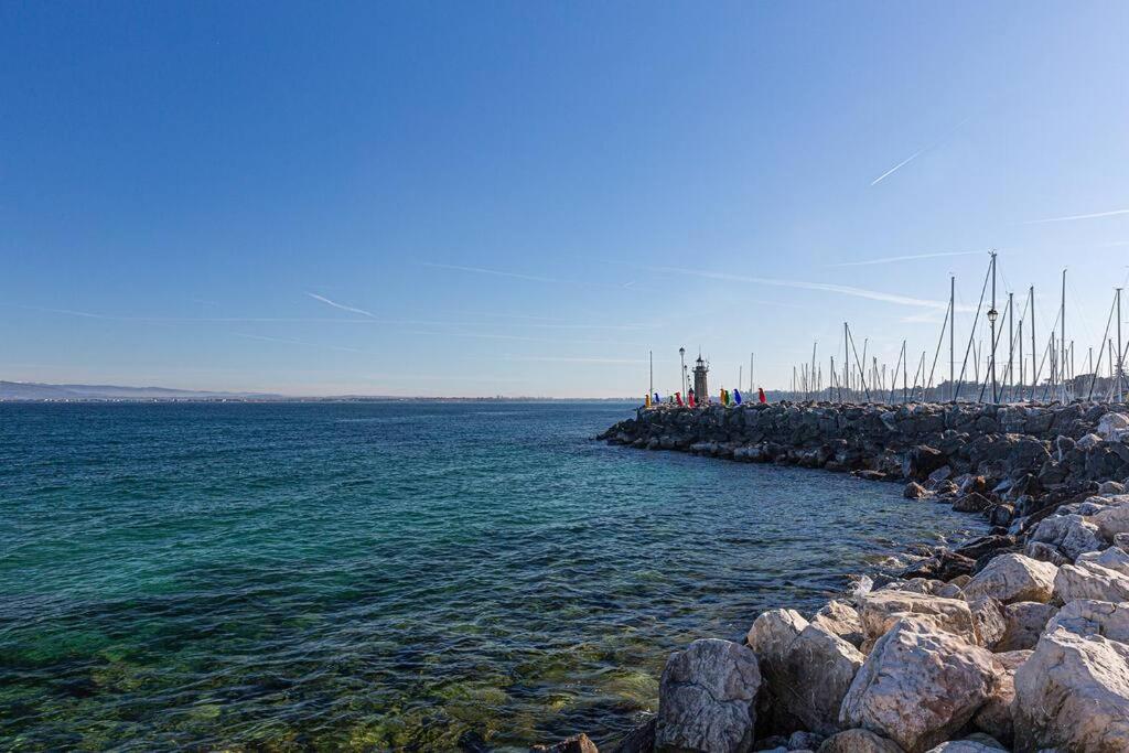 Garda Lake View Apartment เดเซนซาโนเดลการ์ดา ภายนอก รูปภาพ