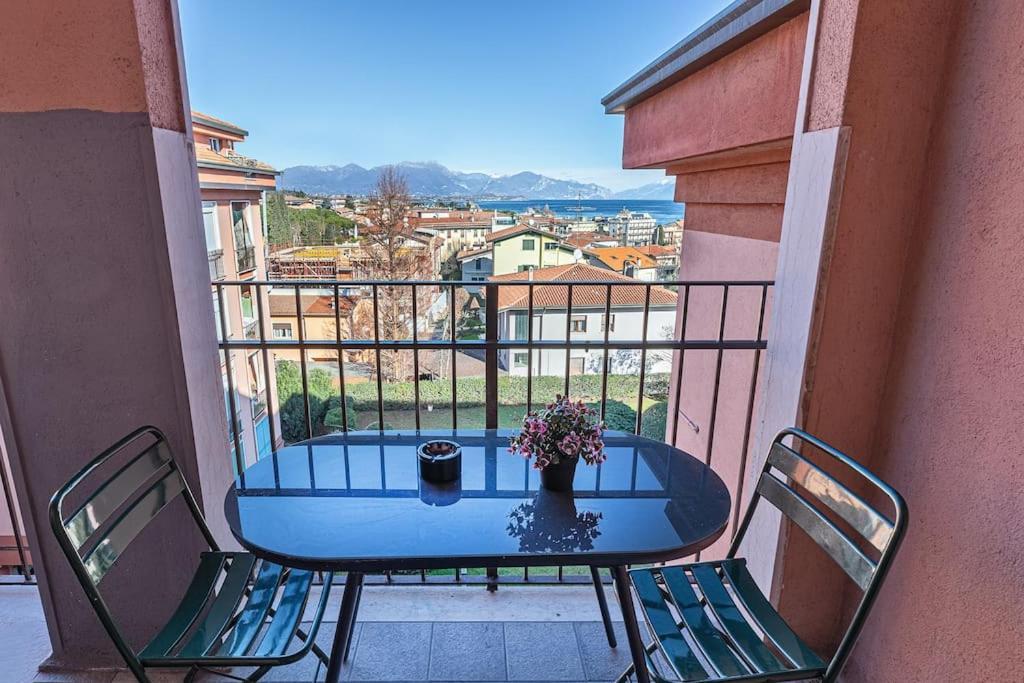 Garda Lake View Apartment เดเซนซาโนเดลการ์ดา ภายนอก รูปภาพ