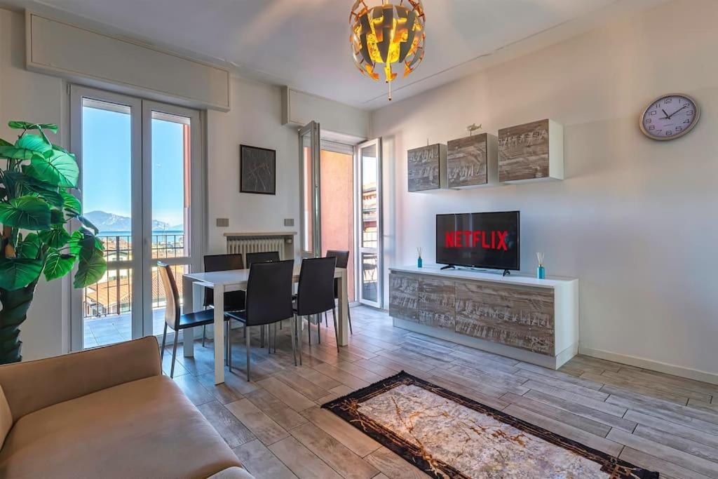Garda Lake View Apartment เดเซนซาโนเดลการ์ดา ภายนอก รูปภาพ