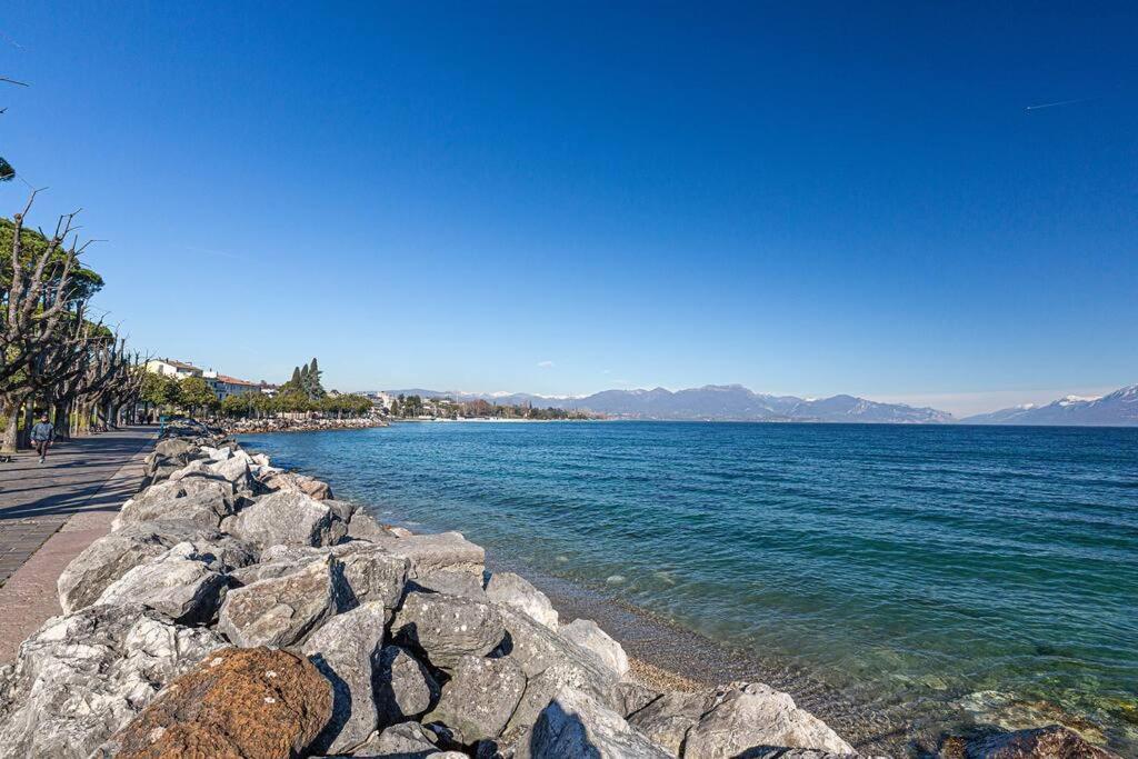 Garda Lake View Apartment เดเซนซาโนเดลการ์ดา ภายนอก รูปภาพ