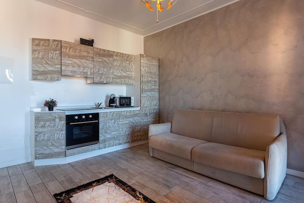 Garda Lake View Apartment เดเซนซาโนเดลการ์ดา ภายนอก รูปภาพ
